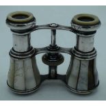 A PAIR OF MOTHER OF PEARL OPERA GLASSES. 9 cm x 8 cm extended.