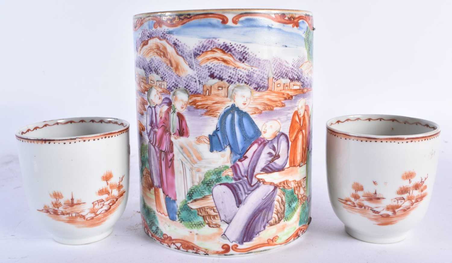 FIVE PIECES OF 18TH CENTURY CHINESE EXPORT PORCELAIN Qianlong. Largest 18cm high. (5) - Image 5 of 8