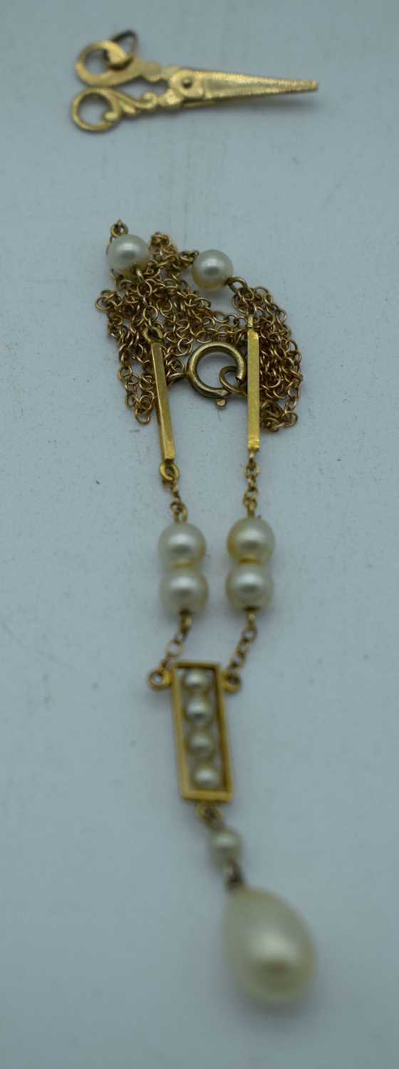 A 9CT GOLD NECKLACE. 5 grams. Chain 40 cm long, pendant 3.5 cm x 0.75 cm. - Image 2 of 2