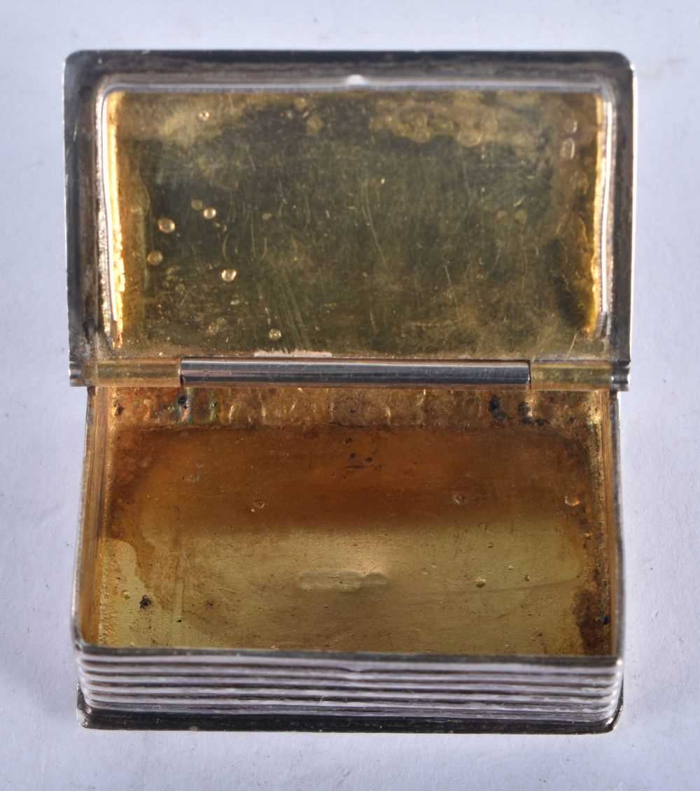 A Silver Pill Box in the form of a Book with Gilt lining. Hallmarked London 1988, 3.5 cm x 2.5 cm - Image 3 of 4