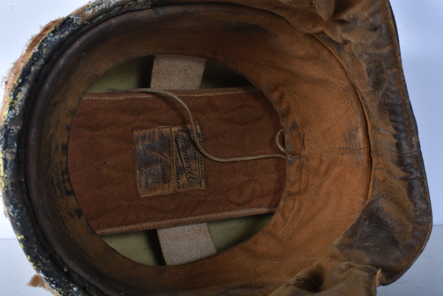 An antique Cromwell Flying helmet 14 x 25 cm. - Image 11 of 12