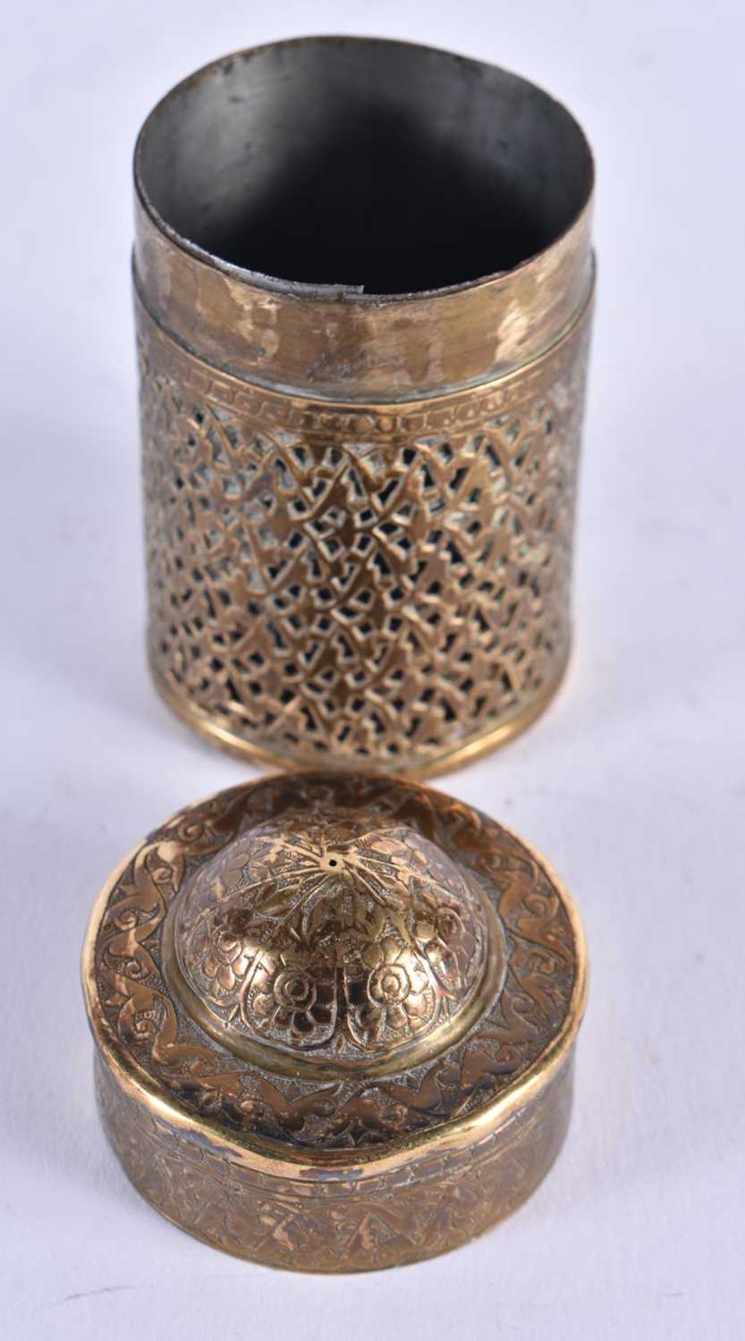 AN ANTIQUE ISLAMIC BRASS BOX AND COVER. 65 grams. 7.75 cm x 4.25cm. - Image 2 of 3