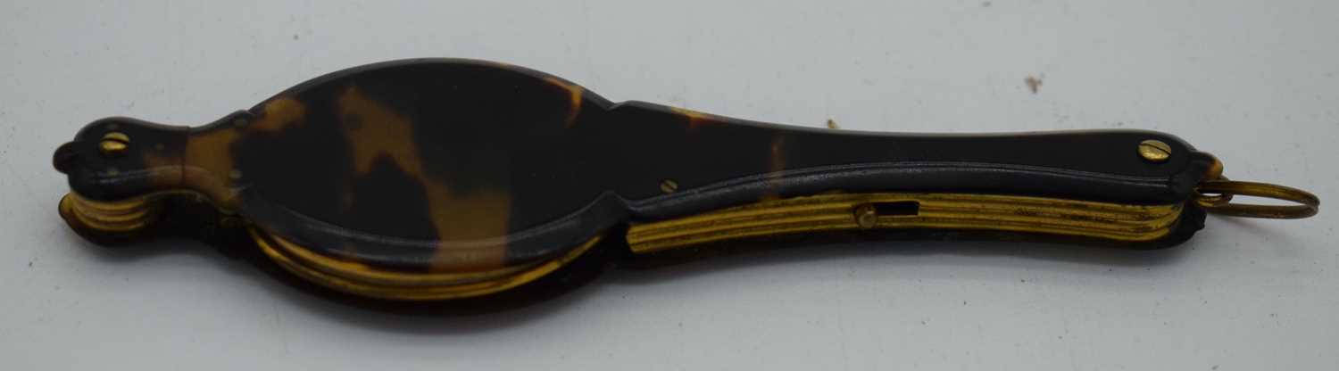 A PAIR OF ANTIQUE TORTOISESHELL AND YELLOW METAL LORGNETTES. 28 grams. 12 cm x 11cm extended.