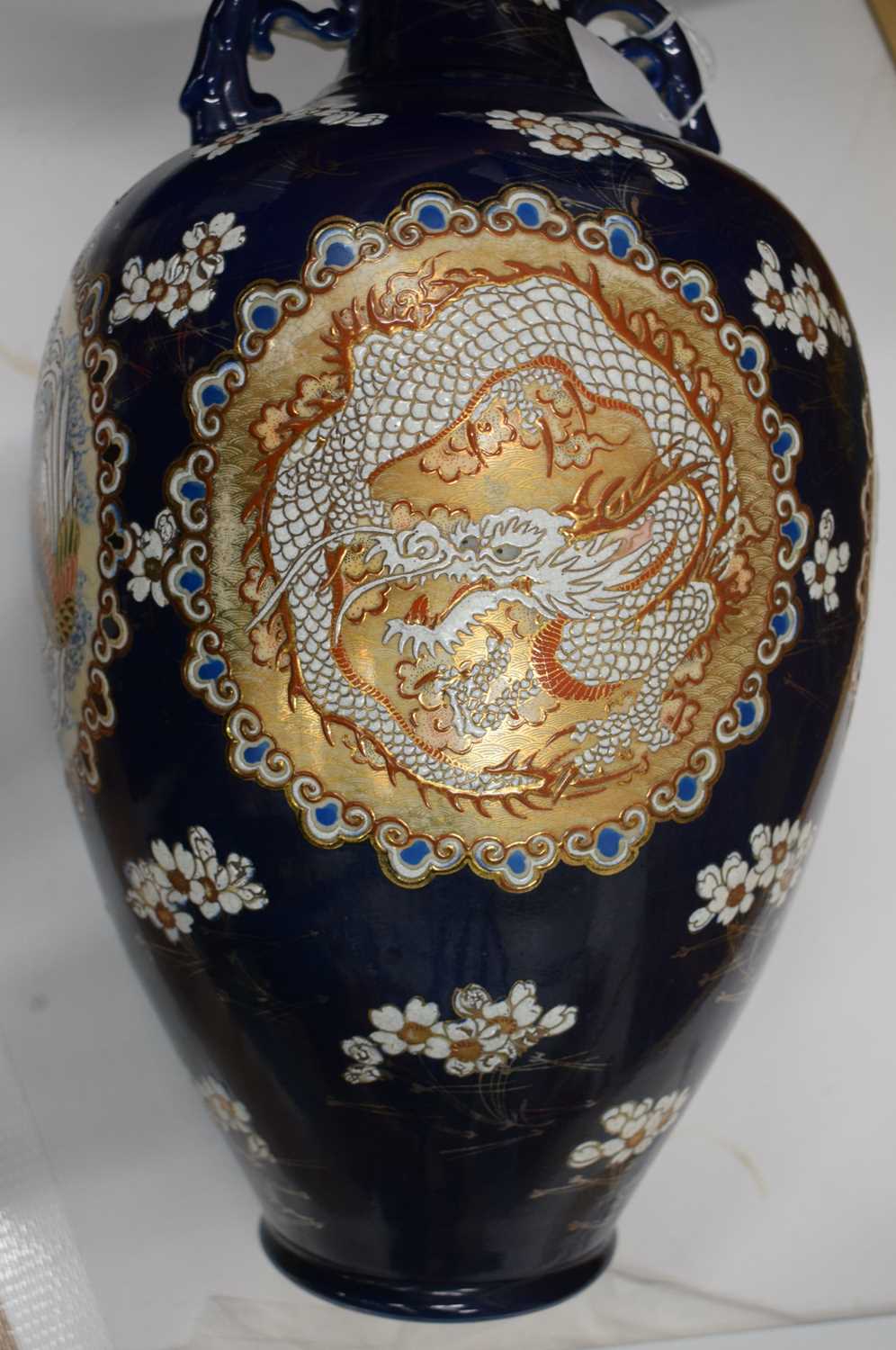 A LARGE PAIR OF LATE 19TH CENTURY JAPANESE MEIJI PERIOD SATSUMA VASES painted in relief with - Image 17 of 21