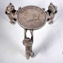 A CHINESE WHITE METAL CAT COIN STAND. 102 grams. 6.5 cm x 3.75 cm.