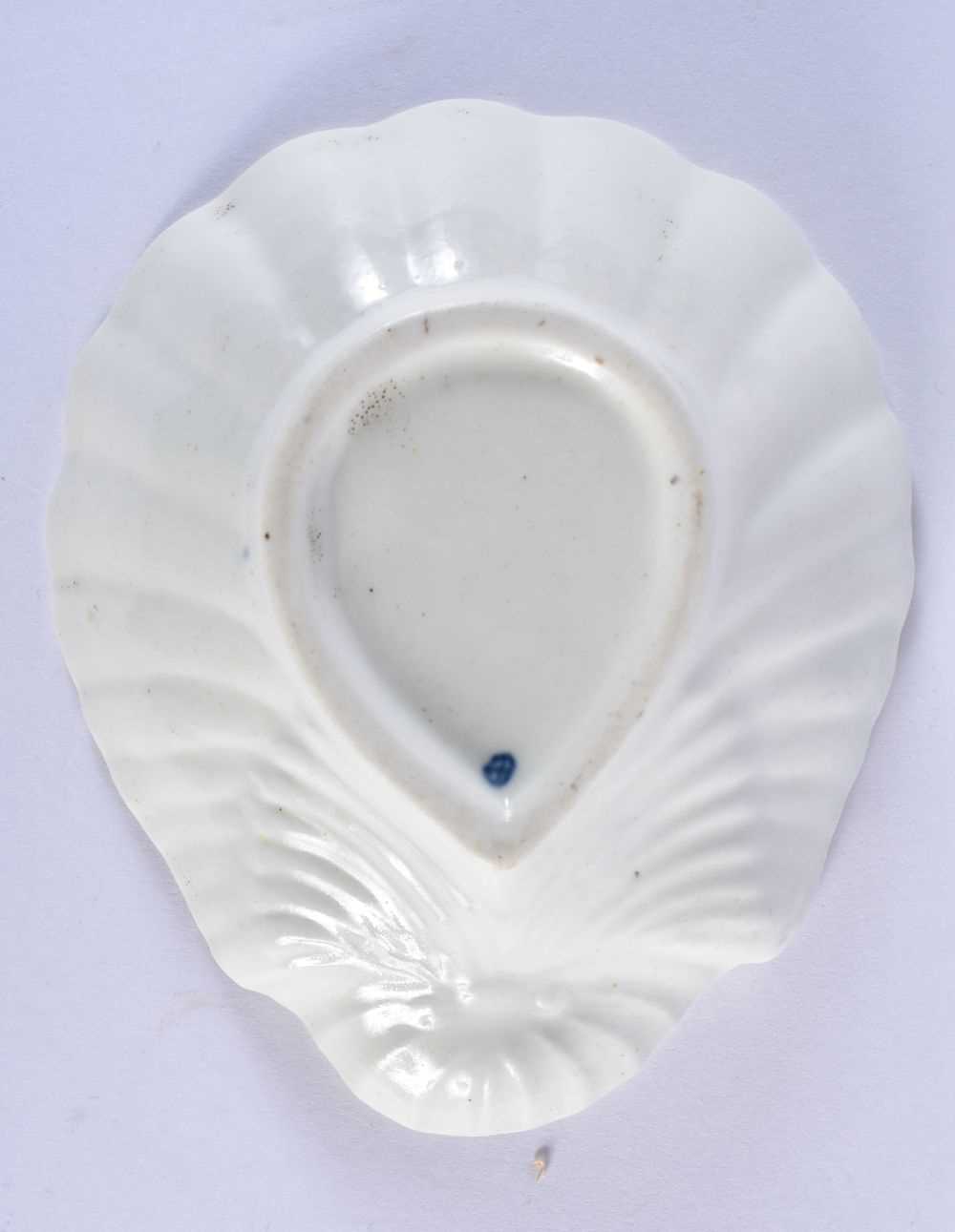 Worcester shell pickle dish of moulded scallop shell shape, painted in blue with 'The Two Peony Rock - Image 3 of 3