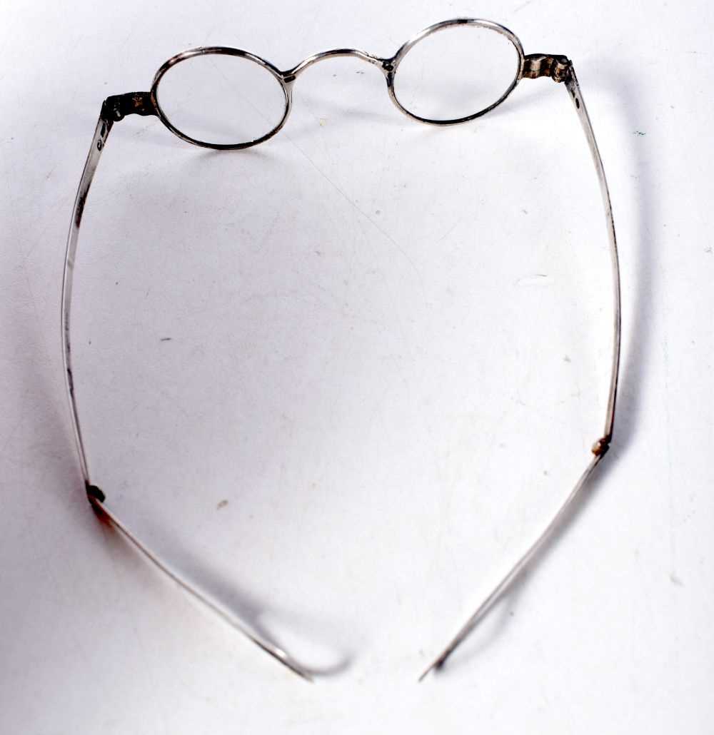 A Pair of Georgian Silver Framed Folding Wig Spectacles. Hallmarked Birmingham. 10.6 cm wide, weight - Image 2 of 4