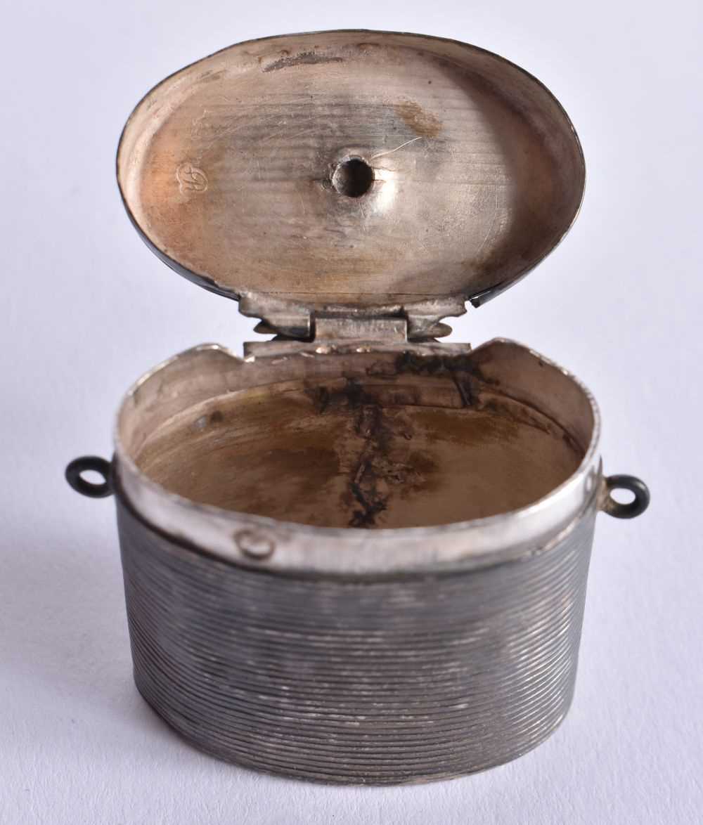 AN ANTIQUE SILVER BOX. 18.5 grams. 3.5 cm x 3.5 cm. - Image 3 of 4