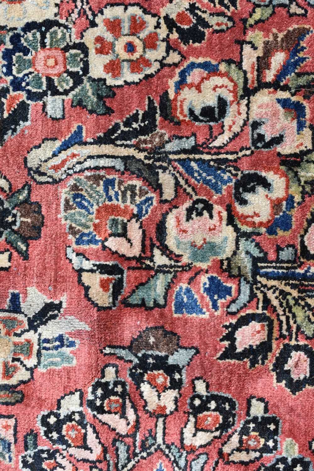 A Persian Sarouk rug 367 x 267 cm - Image 9 of 18