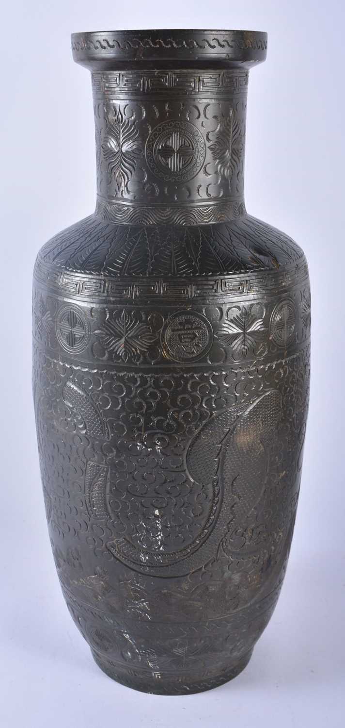 A LARGE CHINESE QING DYNASTY BRONZE ROULEAU DRAGON VASE. 44 cm high. - Image 3 of 5