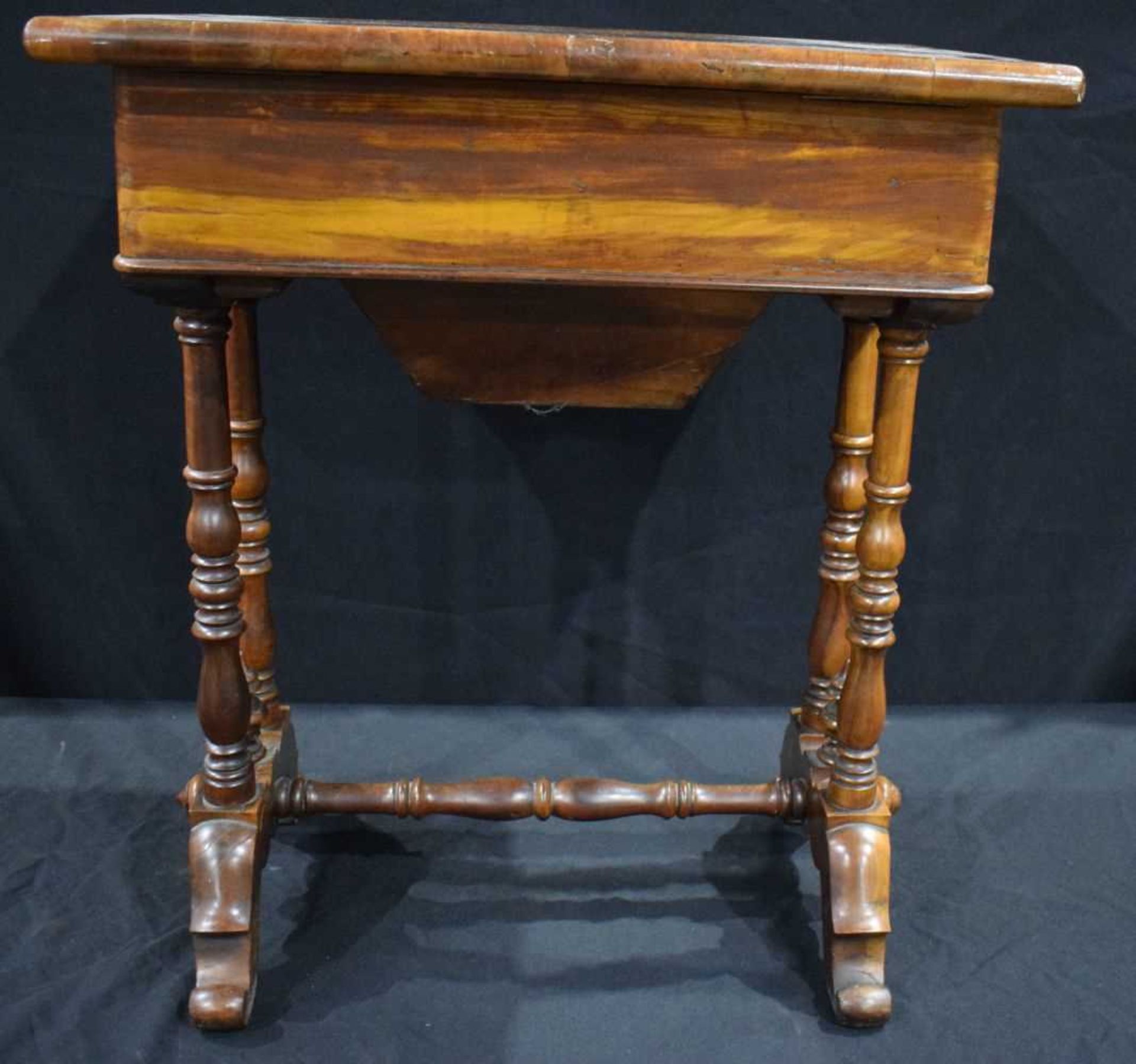 A Victorian Flame mahogany top opening , one drawer work table 70.5 x 60 x 41 cm. - Image 7 of 18