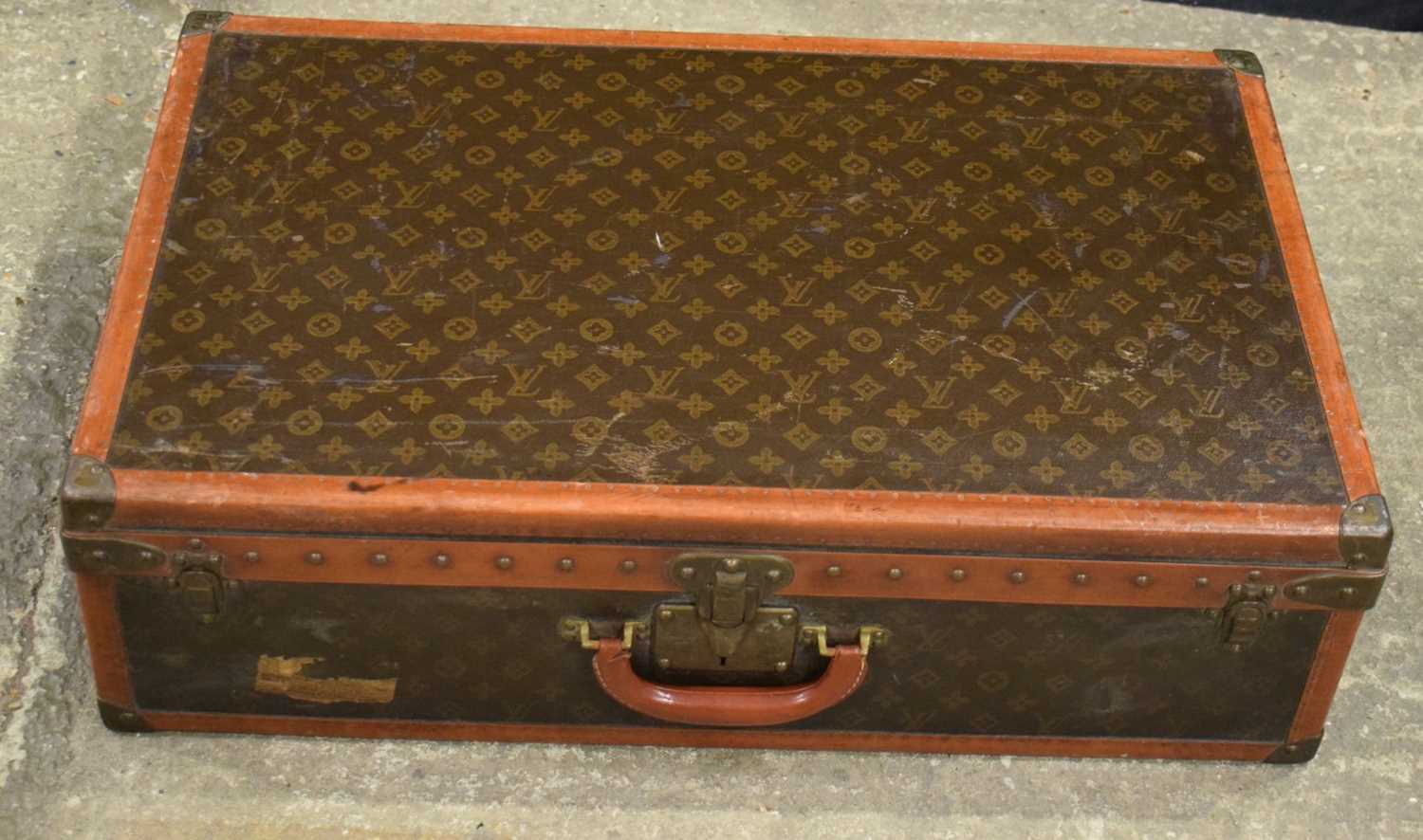 A Louis Vuitton suitcase 22 x 76 x 46 cm. - Image 2 of 14