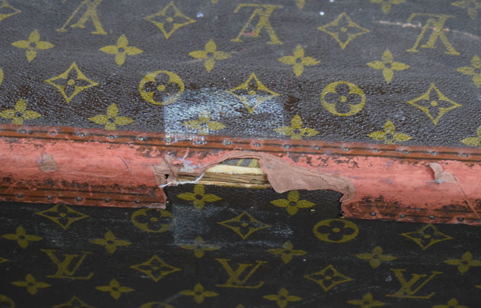 A Louis Vuitton suitcase 22 x 70 x 47 cm. - Image 19 of 20