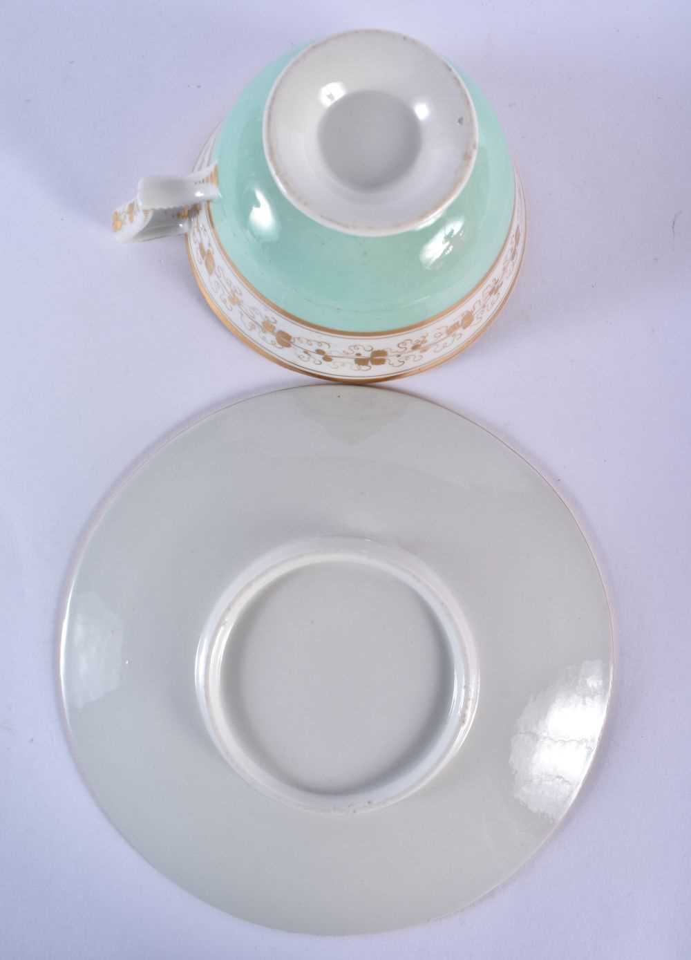 Early 19th century Flight Barr and Barr cups and saucers, one in light green, one In medium green - Image 8 of 8