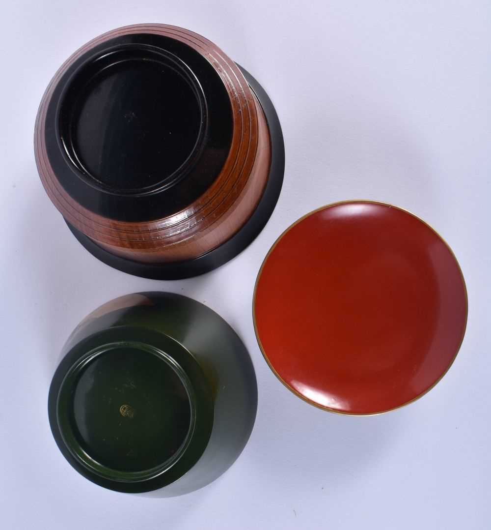 TWO FINE LATE 19TH/20TH CENTURY JAPANESE MEIJI PERIOD LACQUERED BOWLS. Largest 14 cm diameter. (2) - Image 4 of 4