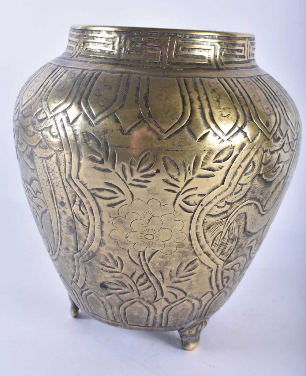 A 19TH CENTURY CHINESE BRONZE ENGRAVED DRAGON VASE bearing Xuande marks to base, together with a - Image 5 of 8