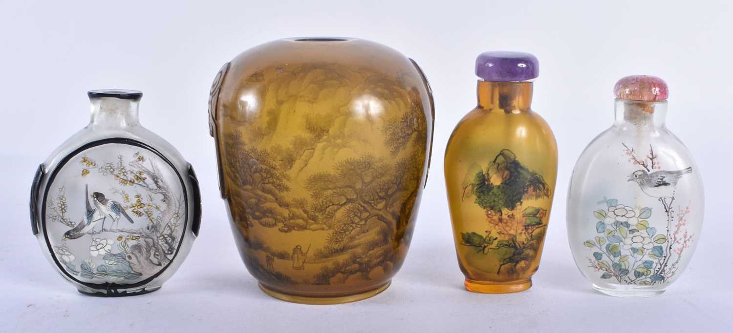 FOUR EARLY 20TH CENTURY CHINESE REVERSE PAINTED SNUFF BOTTLES Late Qing/Republic. Largest 9 cm x 6 - Image 3 of 5