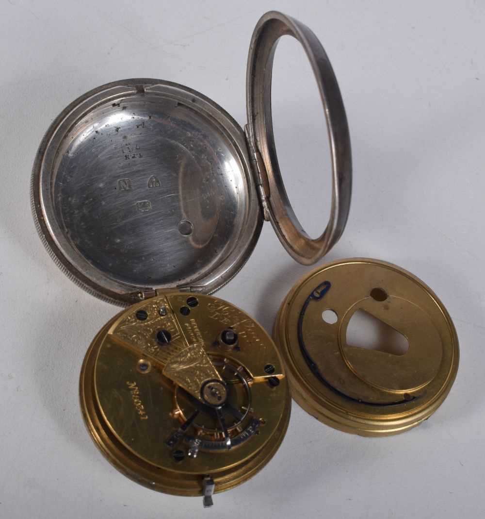 A VICTORIAN SILVER POCKET WATCH. Chester 1895. 154.7 grams. 5 cm diameter. - Image 4 of 4