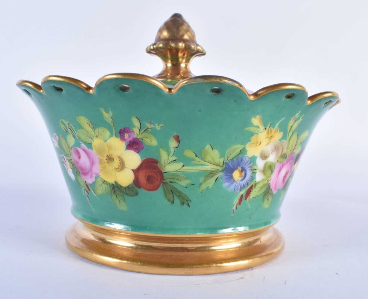 Darte box and cover painted with flowers and gilding, marked Darte Palais Royale, No 21. 10 x 13 cm