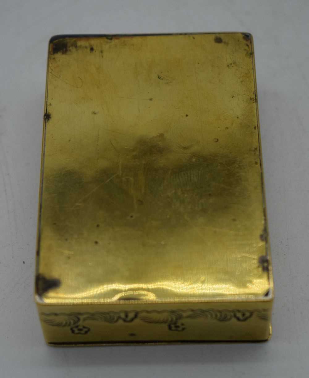 AN ANTIQUE BRASS SNUFF BOX. 73 grams. 8 cm x 5 cm. - Image 2 of 4