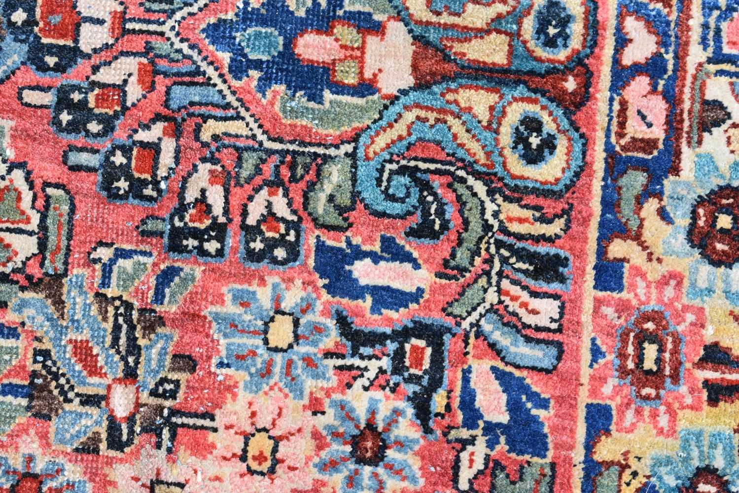 A Persian Sarouk rug 367 x 267 cm - Image 6 of 18