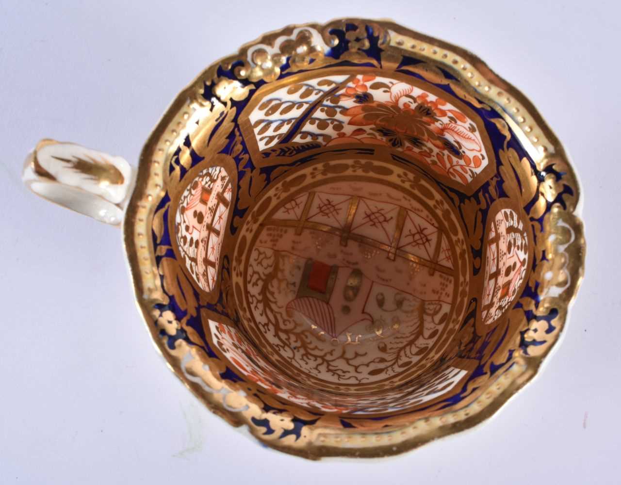 AN EARLY 19TH CENTURY CHAMBERLAINS WORCESTER CUP AND SAUCER together with a similar Chamberlains - Image 8 of 12