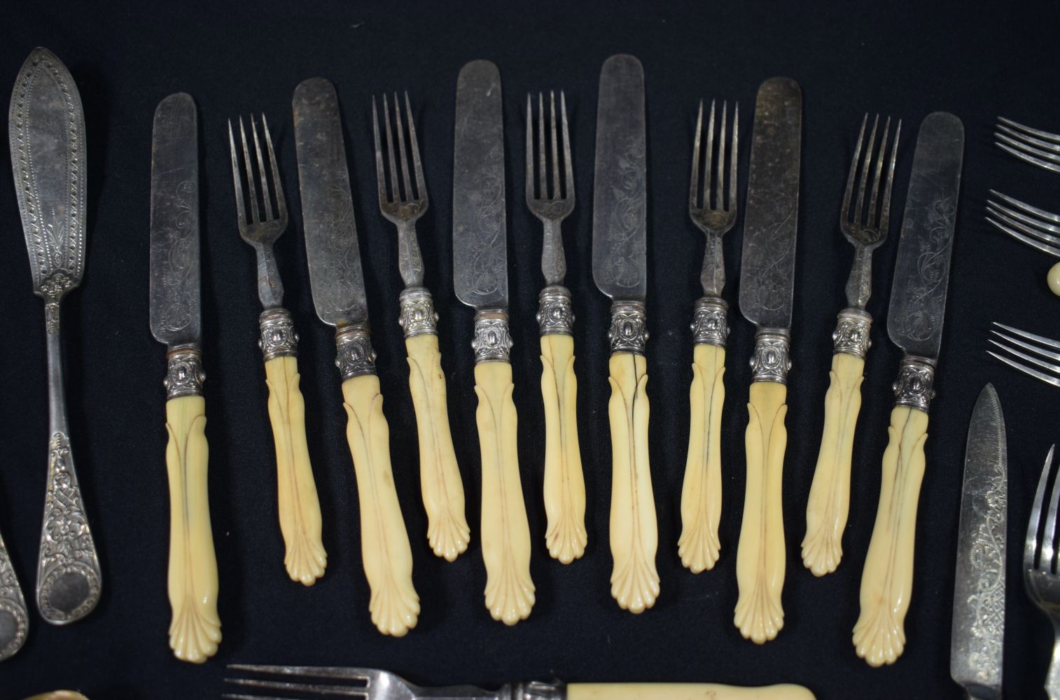 A cased set of Garrard & Co Mother of Pearl handled Fruit knives together with a collection of - Image 13 of 18