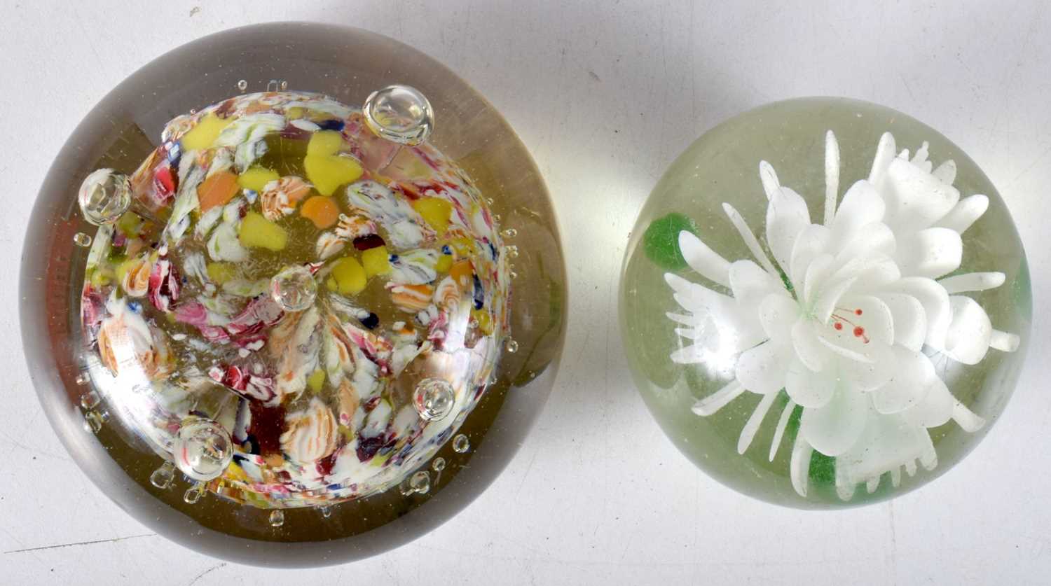 A Millefiori faceted paperweight together with another paperweight 10 cm (2) - Image 3 of 6