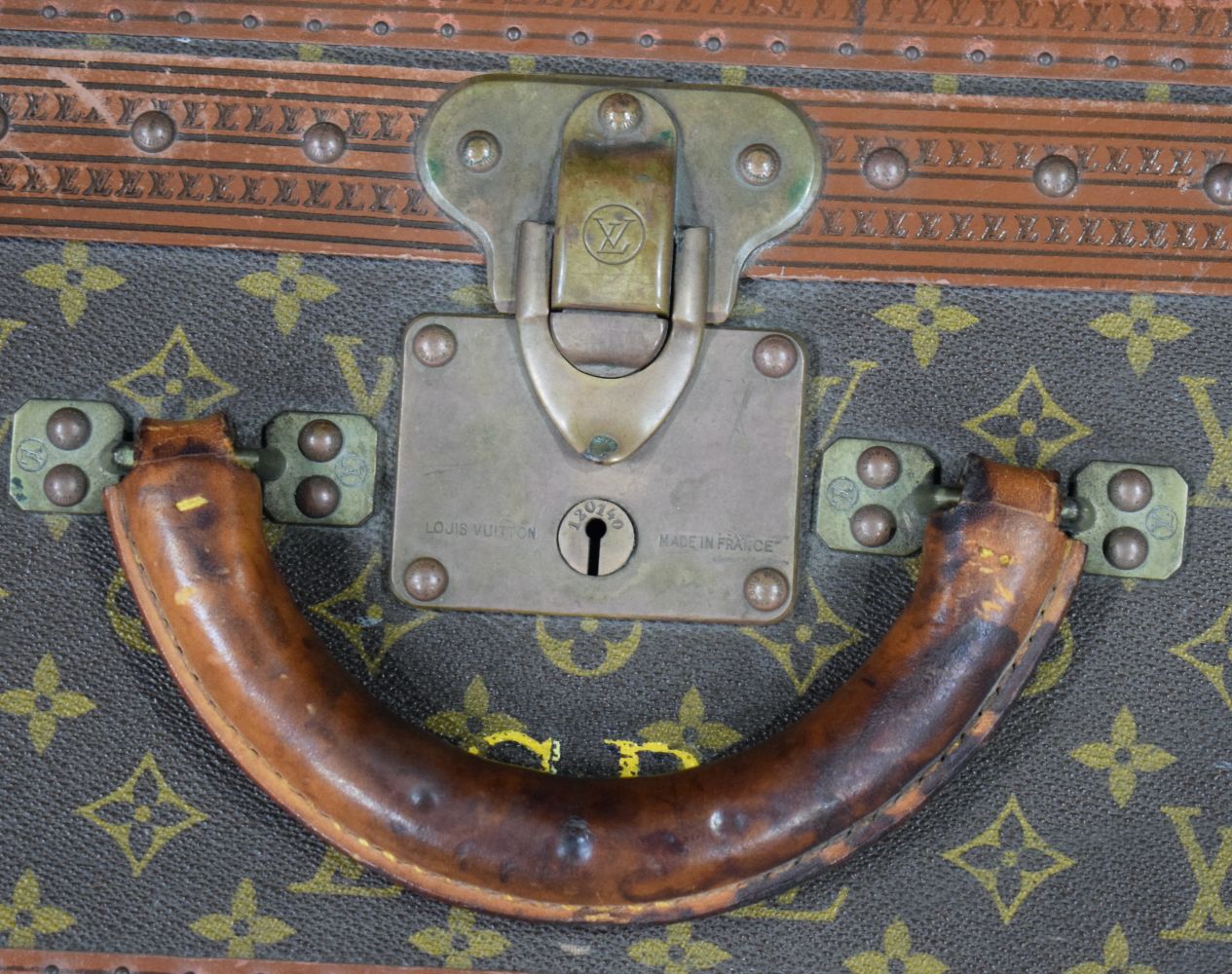 A Louis Vuitton suitcase 22 x 70 x 47 cm. - Image 13 of 20