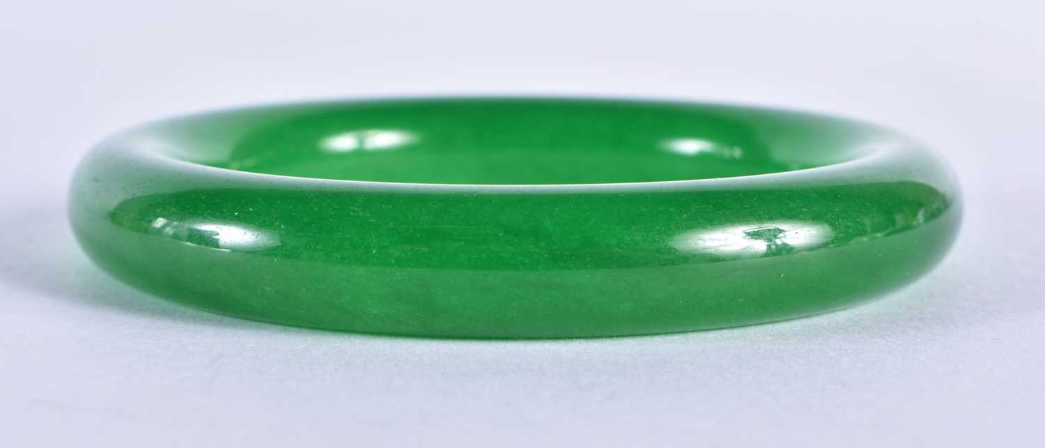 A CHINESE CARVED JADE BANGLE 20th Century. 69.6 grams. 6.25cm diameter. - Image 2 of 2