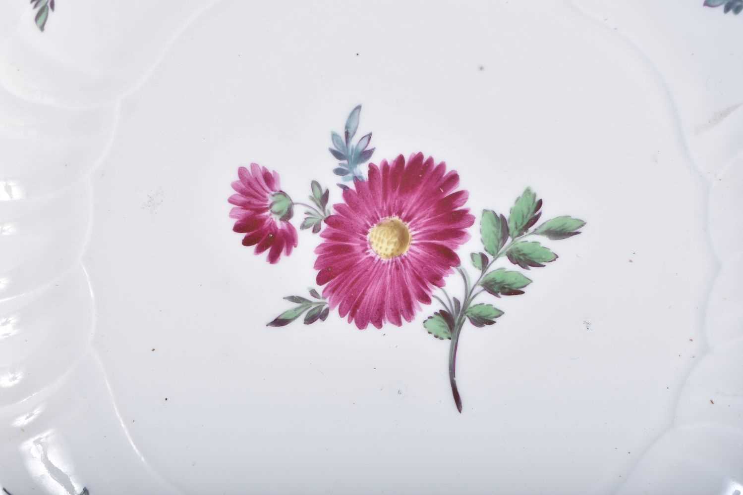 AN 18TH/19TH CENTURY MEISSEN SCALLOPED PORCELAIN PLATE painted with flowers. 22 cm wide. - Image 2 of 5