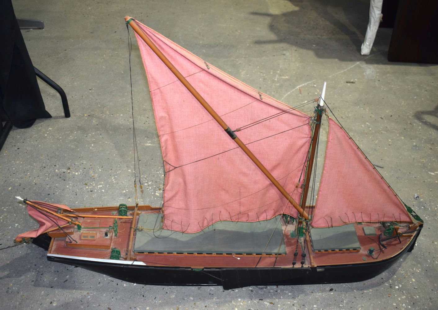 A large wooden model of a Thames sailing barge 130 x 29 cm. - Image 6 of 6