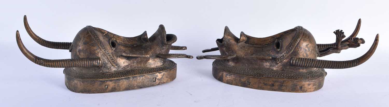 A PAIR OF AFRICAN BRONZE TRIBAL MASKS. 35 cm x 10 cm. - Image 4 of 5