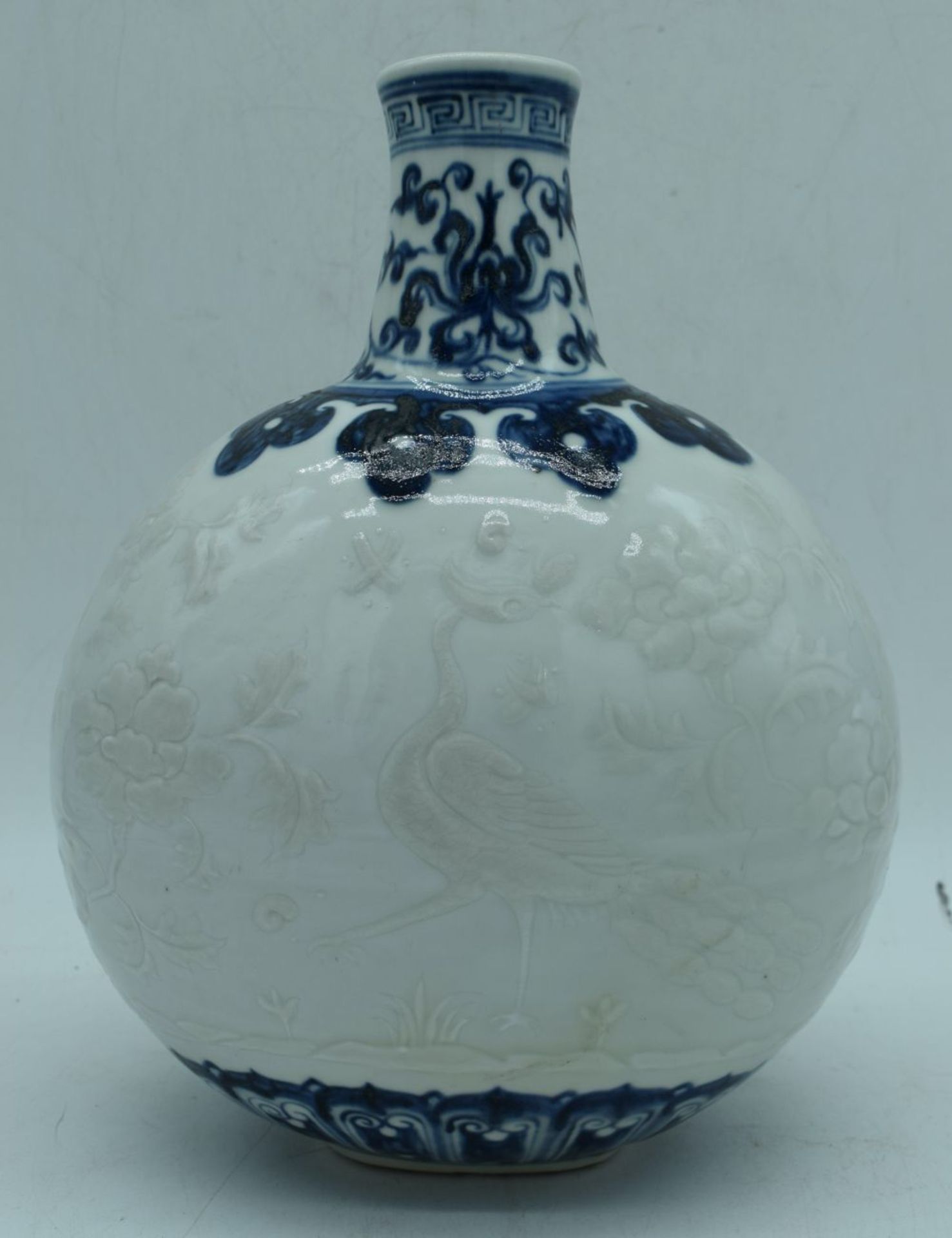 A Chinese porcelain Moon flask decorated in relief with Phoenix and foliage 29 cm. - Image 9 of 10