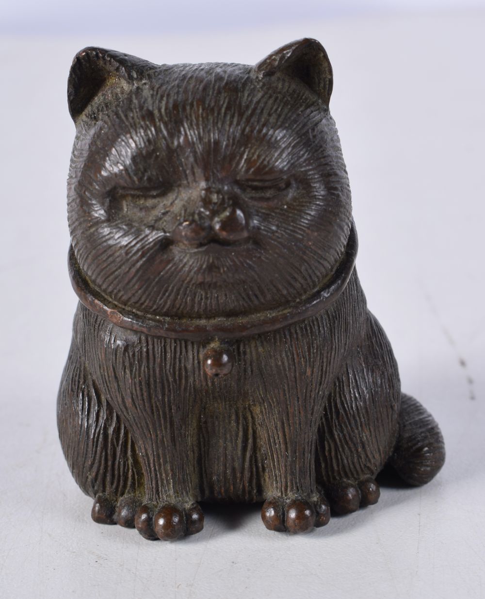 A Japanese bronze Cat 6 cm.
