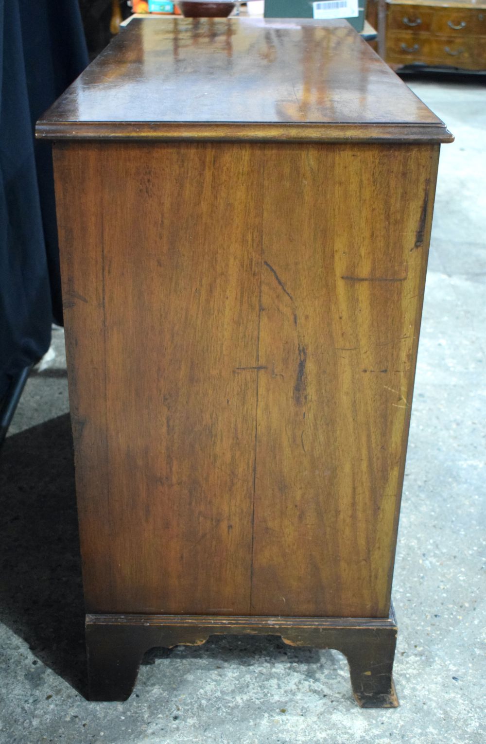 An early 20th Century flame Mahogany cabinet 87 x 112 cm cm. - Image 2 of 6