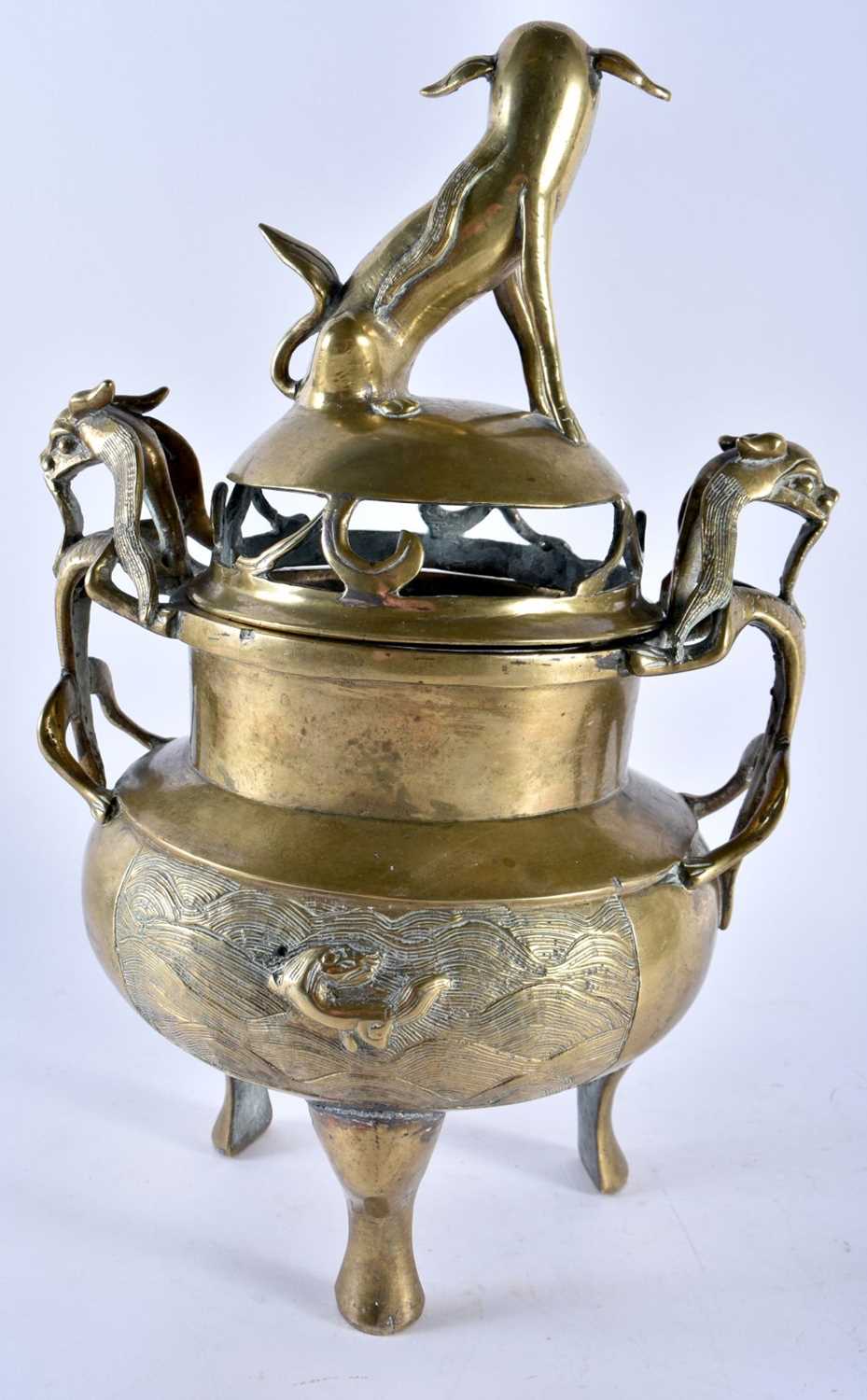 A LARGE 19TH CENTURY CHINESE TWIN HANDLED BRONZE CENSER AND COVER bearing Xuande marks to base, with - Image 5 of 8