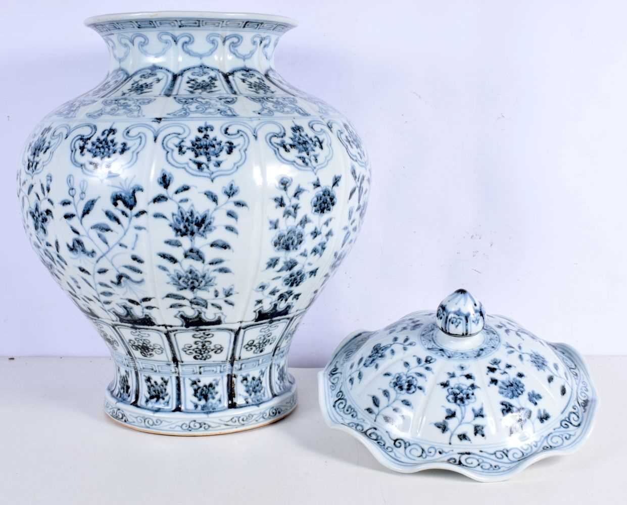 A large Chinese Porcelain blue and white Jar with cover decorative with a floral pattern 55 cm - Image 3 of 6