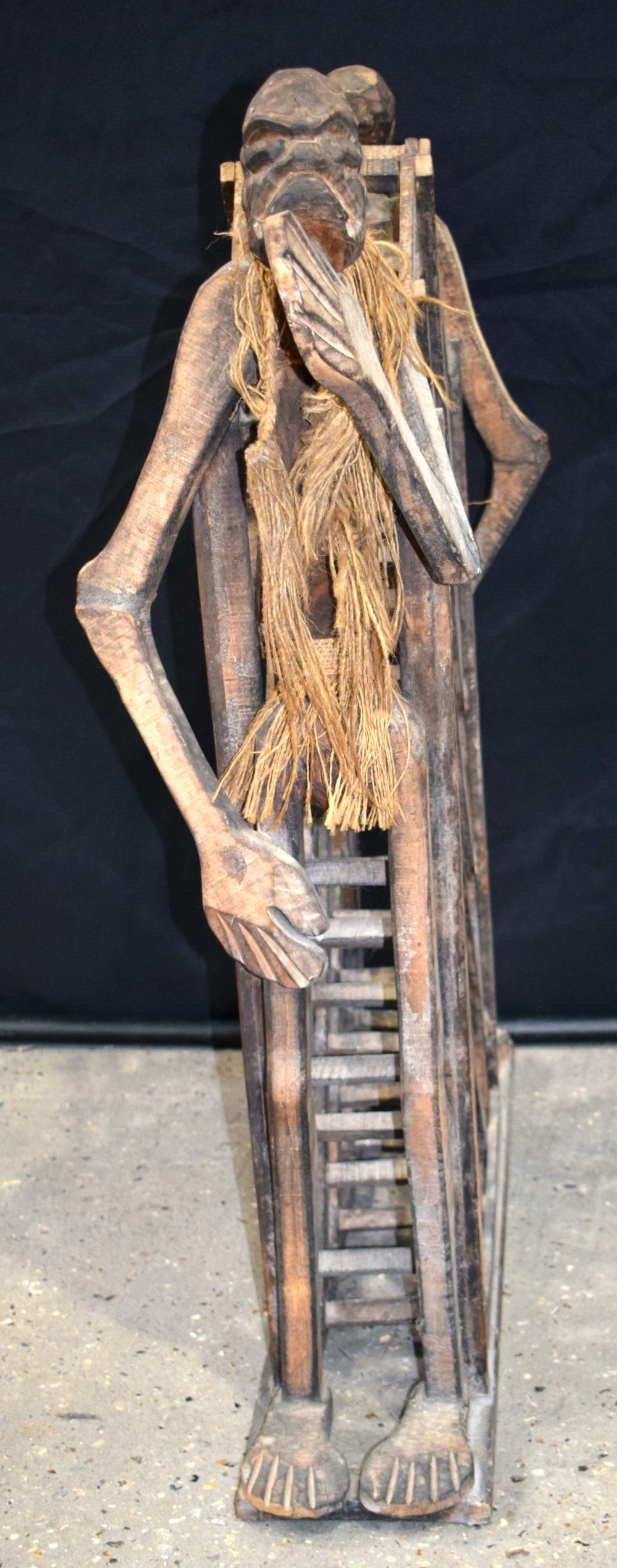 A large Tiki art wooden wine rack 103 x 92 cm. - Image 10 of 14