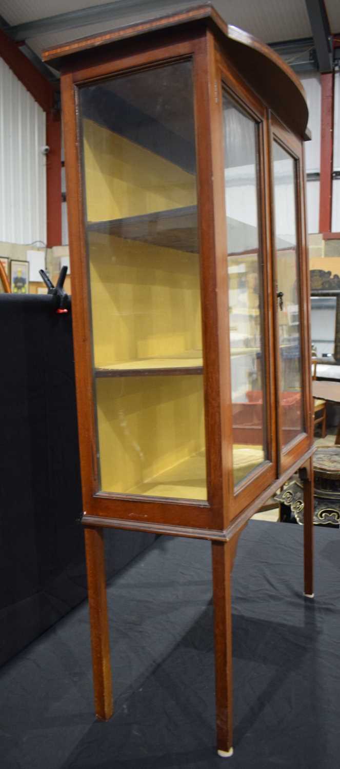 An Edwardian glass fronted inlaid display cabinet 120 x 76 x 34 cm - Image 3 of 10