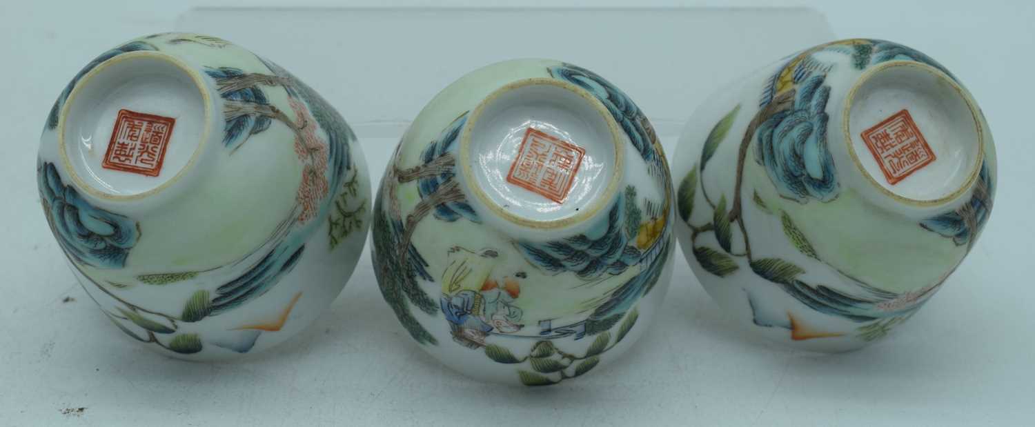 Three Chinese porcelain tea bowls decorated with figures in a landscape 6 x 7 cm (3) - Image 4 of 6