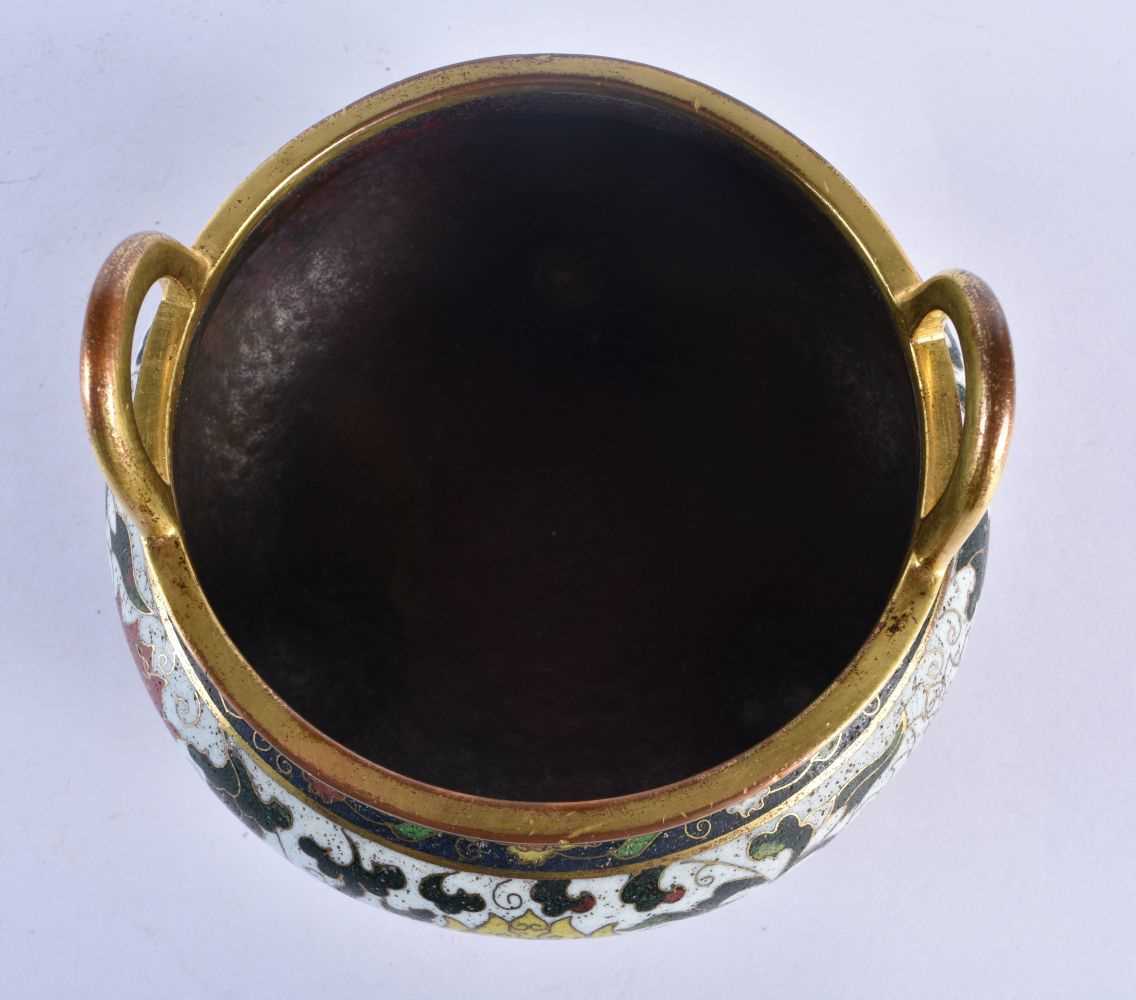 A FINE CHINESE TWIN HANDLED CLOISONNE ENAMEL CENSER probably 16th/17th century, decorated with - Image 4 of 5