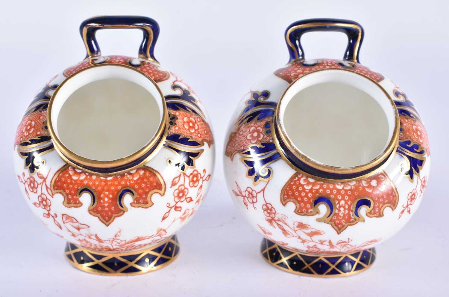 A PAIR OF ROYAL CROWN DERBY IMARI CAULDRONS. 9 cm x 5 cm.