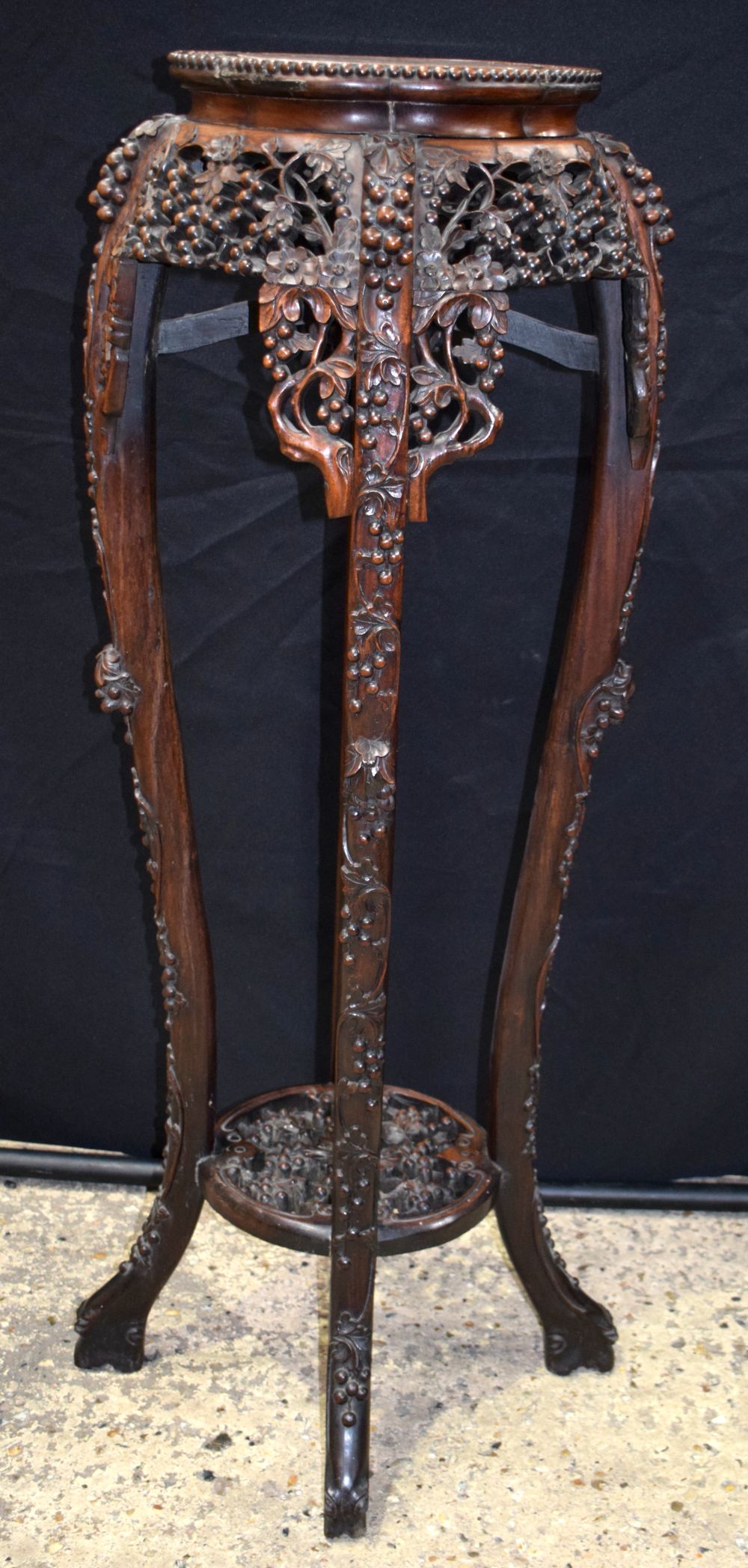 A Fine and Large 19th Century Chinese carved hardwood marble top stand 124 x 41 cm - Image 23 of 28