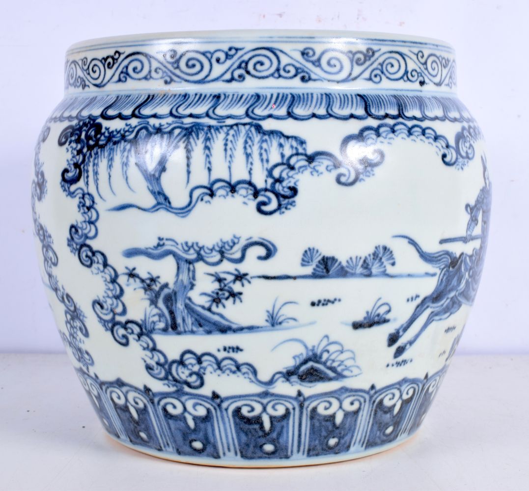 A Chinese Porcelain Blue and white jar made for the Islamic market 20 cm - Image 5 of 6