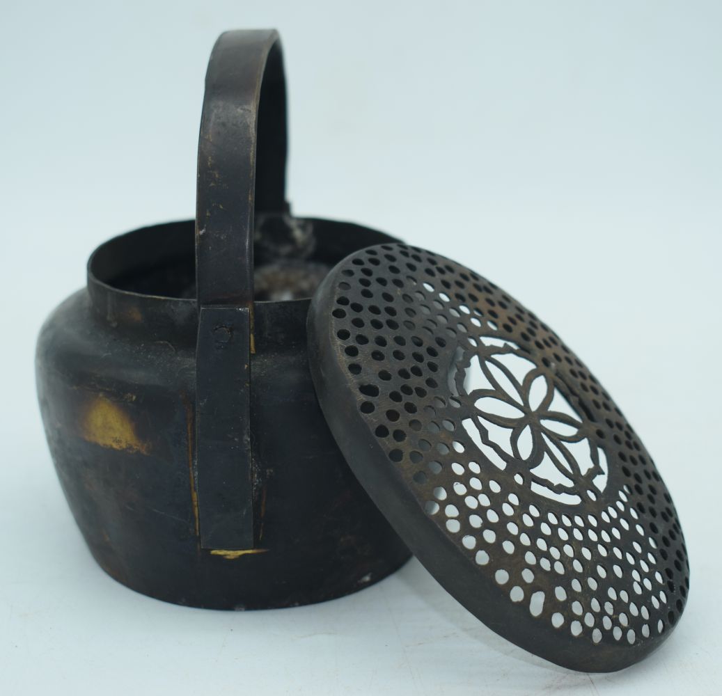 A Chinese Qing Dynasty bronze hand warmer 8 x 15 x 12 cm. - Image 5 of 6