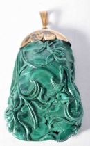 A Chinese Malachite Pendant with Yellow Metal Mounts. 6 cm x 3.8 cm, weight 46.7g