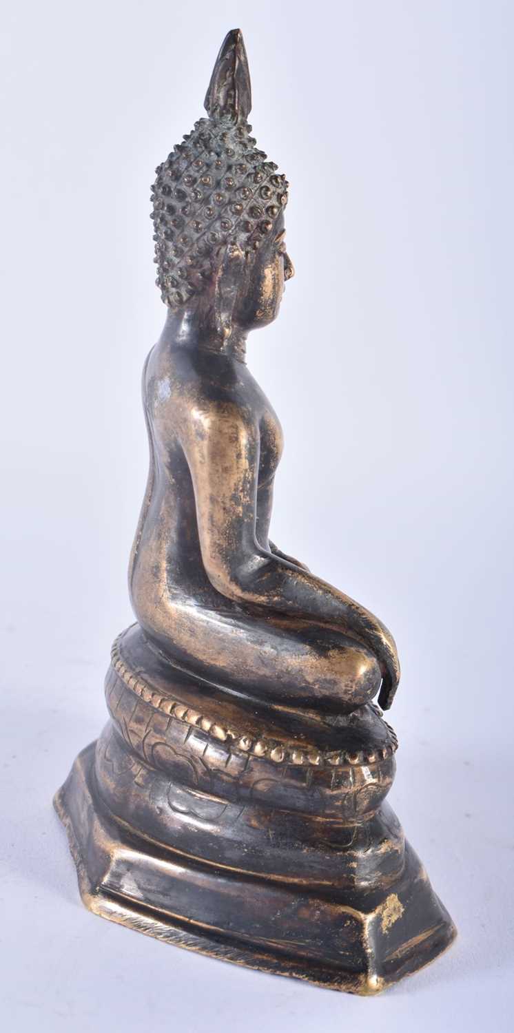 A 19TH CENTURY SOUTH EAST ASIAN THAI INDIAN BRONZE FIGURE OF A BUDDHA modelled seated upon a - Image 2 of 4