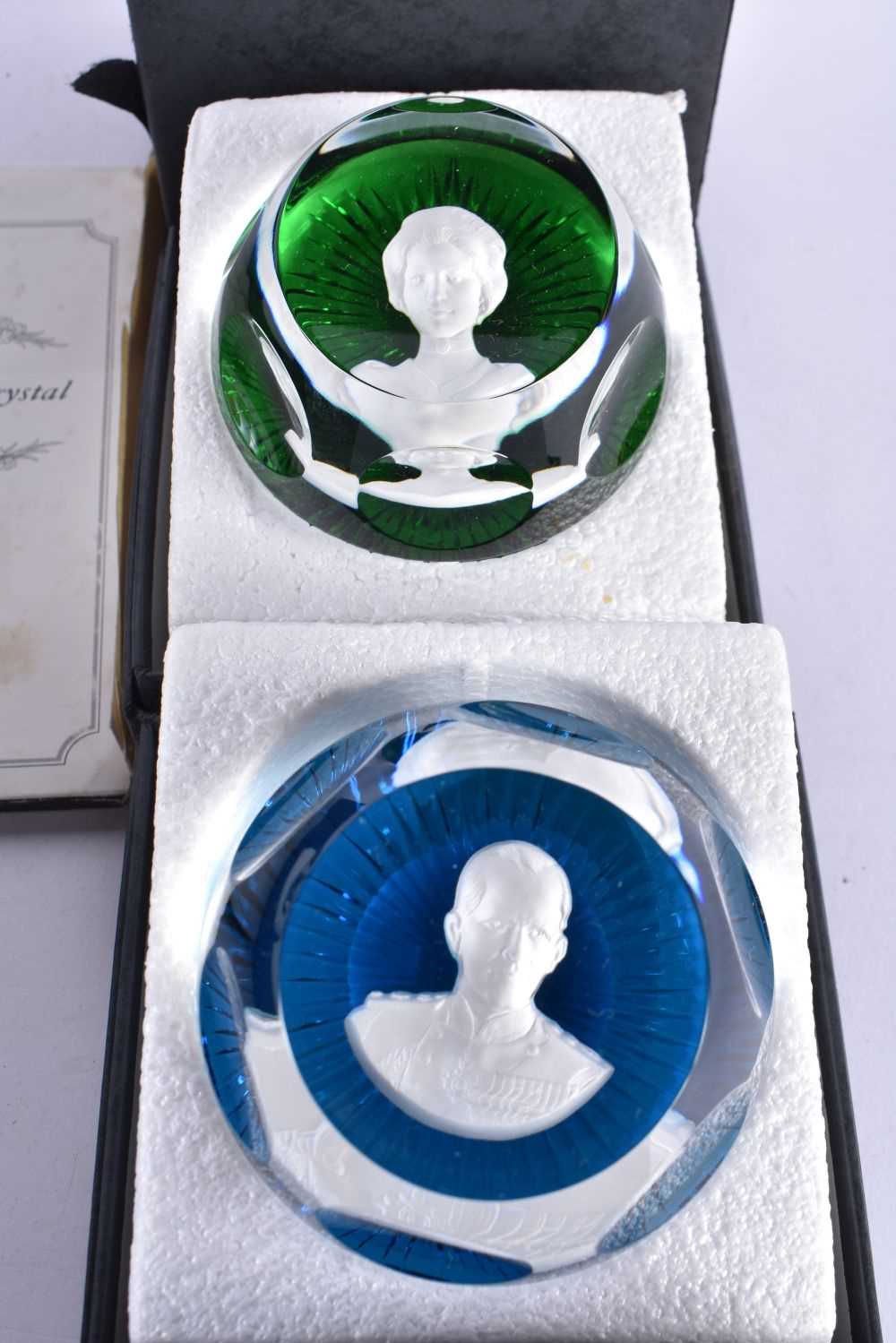 Four Boxed Baccarat Royal Cameos in Crystal Collection made for John Pinches 1976 signed to the - Bild 3 aus 3