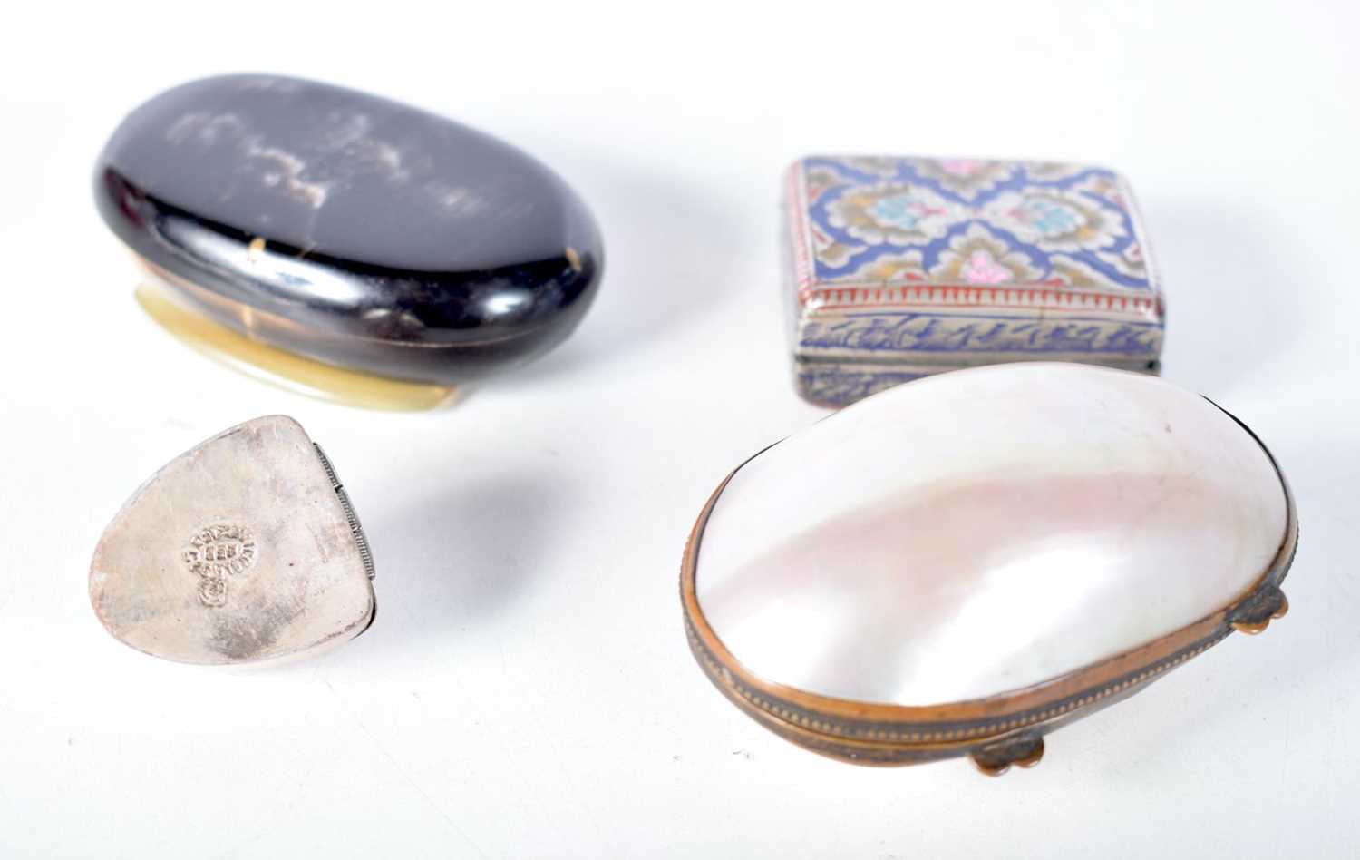 Four Snuff / Pill Boxes of varying designs. Largest 6.3 cm x 1.8 cm x 1.8 cm (4) - Image 2 of 3